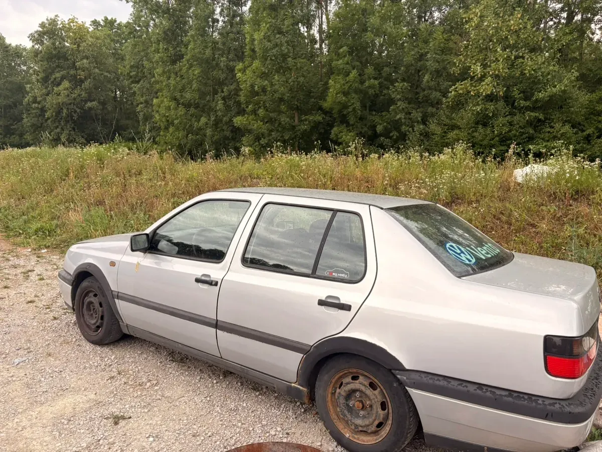 Volkswagen Vento 1997 photo 3