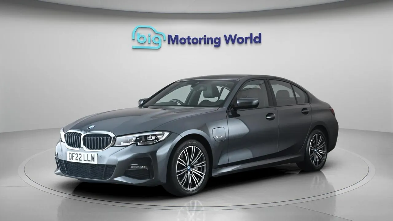 BMW 3 Series 2022 photo 4