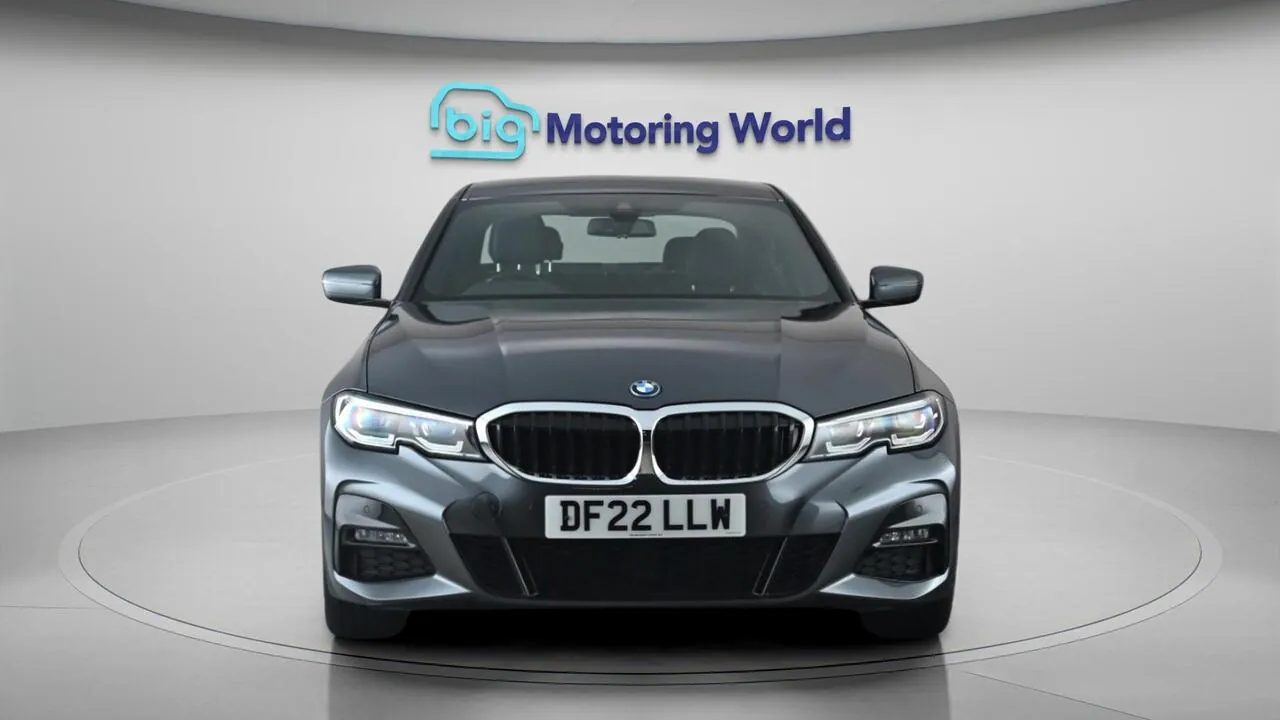 BMW 3 Series 2022 photo 3