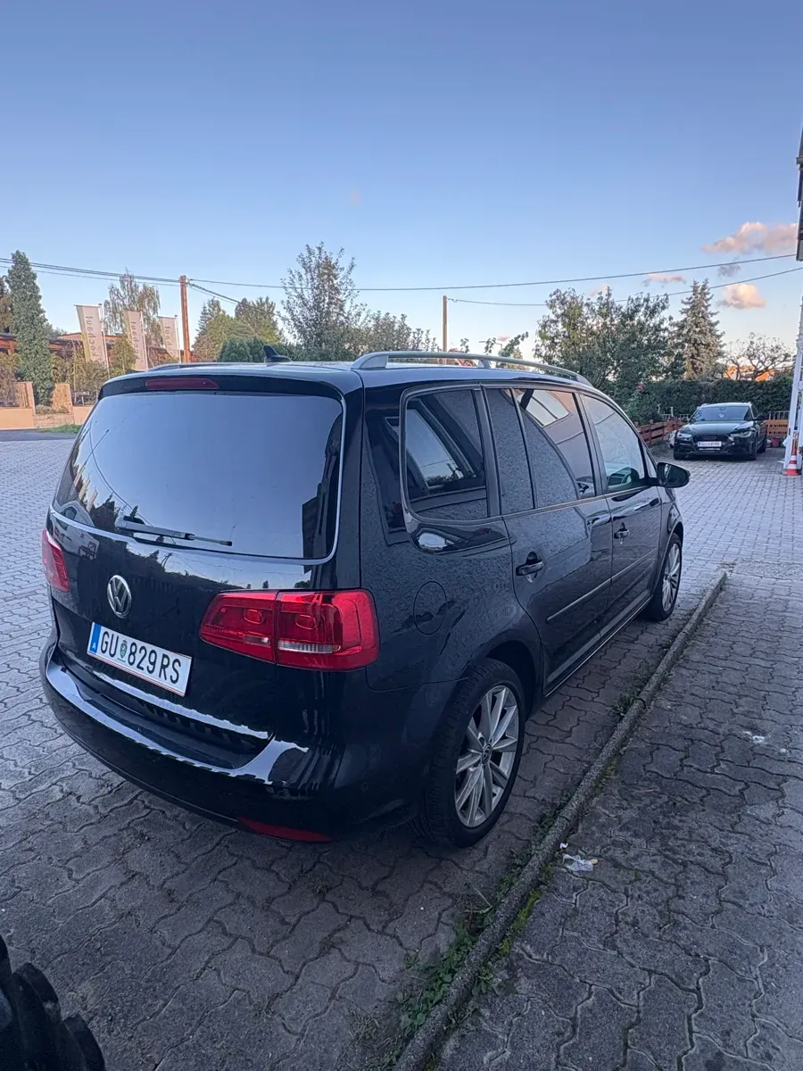 Volkswagen Touran 2013 photo 2