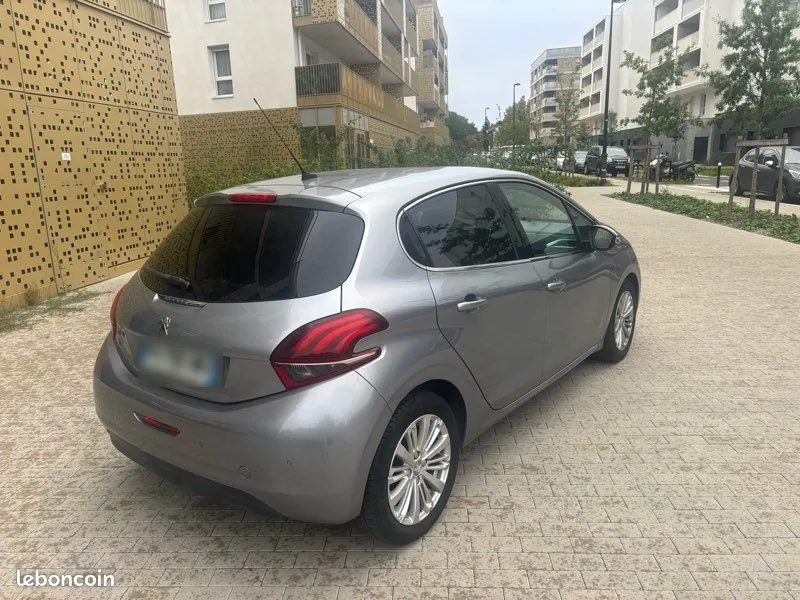 Peugeot 208 2019 photo 2