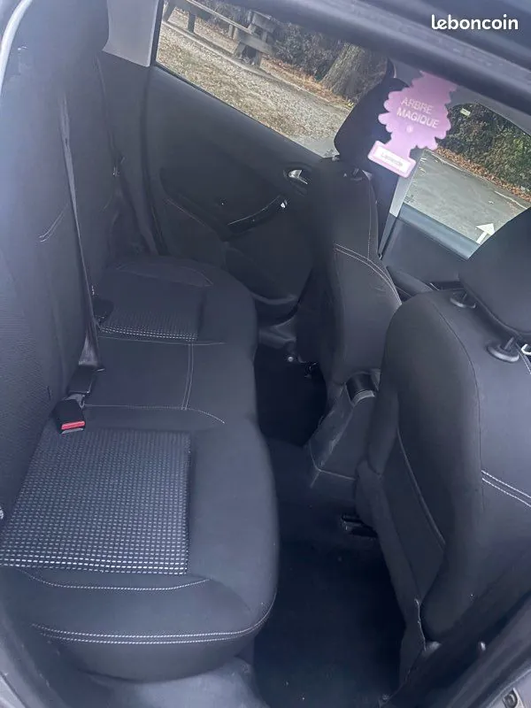 Peugeot 208 2019 photo 4