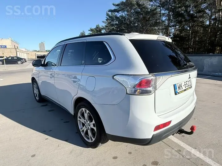 Mitsubishi Outlander 2013 photo 3
