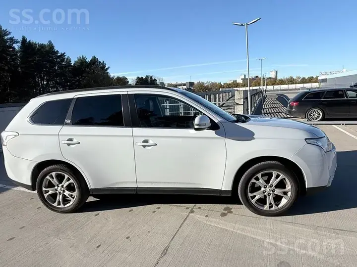 Mitsubishi Outlander 2013 photo 5