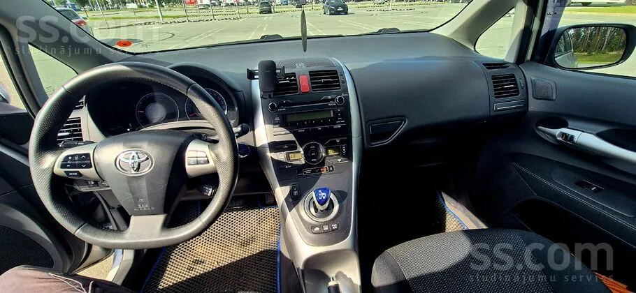 Toyota Auris 2010 photo 2