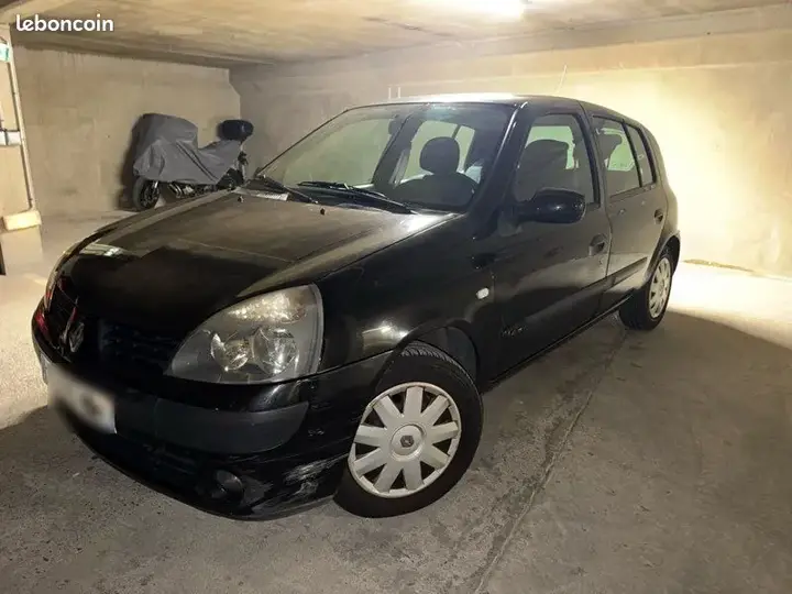 Renault Clio 2004 photo 2