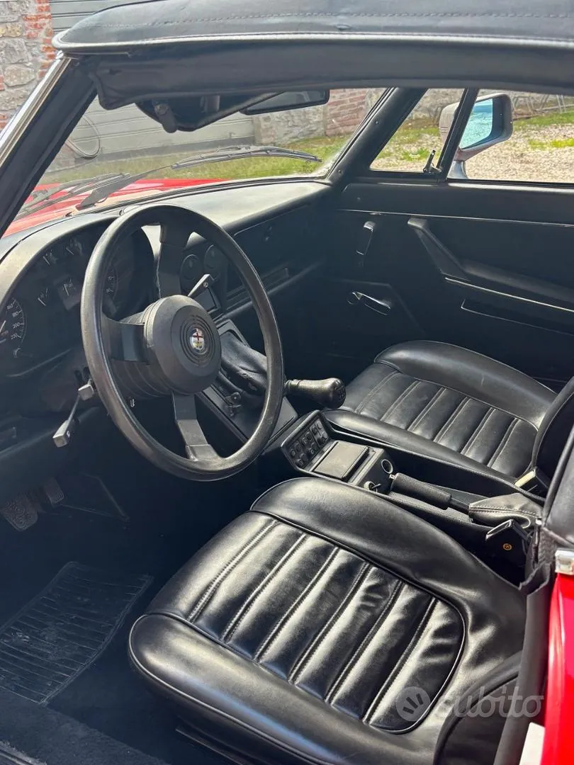 Alfa Romeo Spider 1985 photo 4