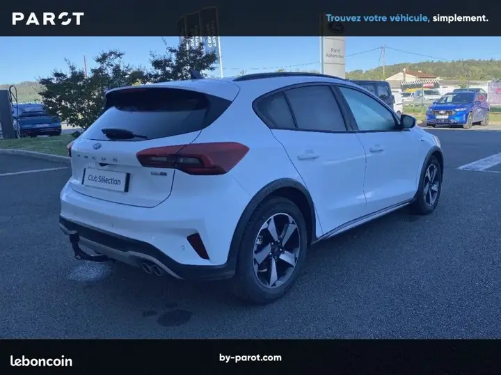 Ford Focus 2022 photo 2