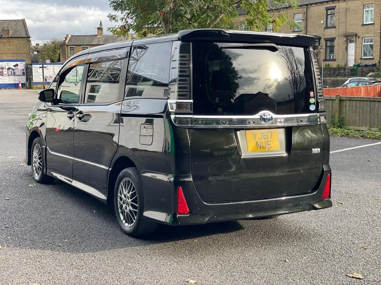 Toyota Voxy photo 4