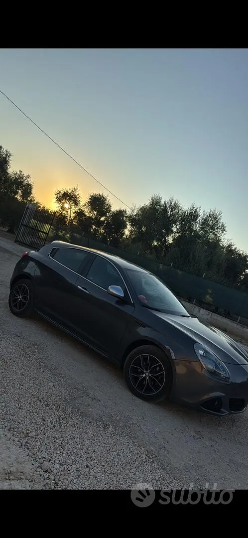 Alfa Romeo Giulietta 2011 photo 2
