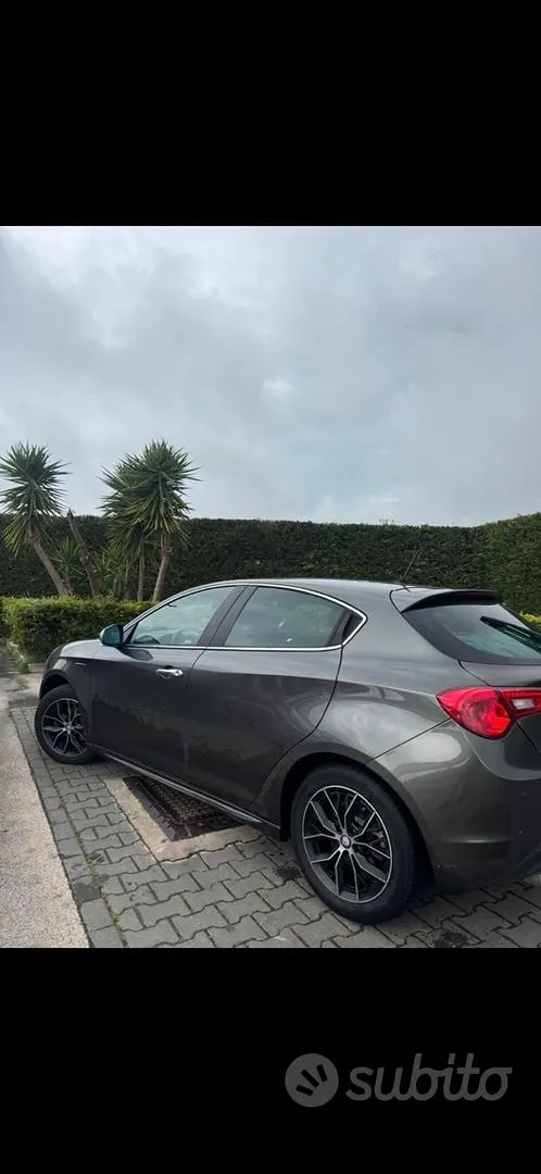 Alfa Romeo Giulietta 2011 photo 4