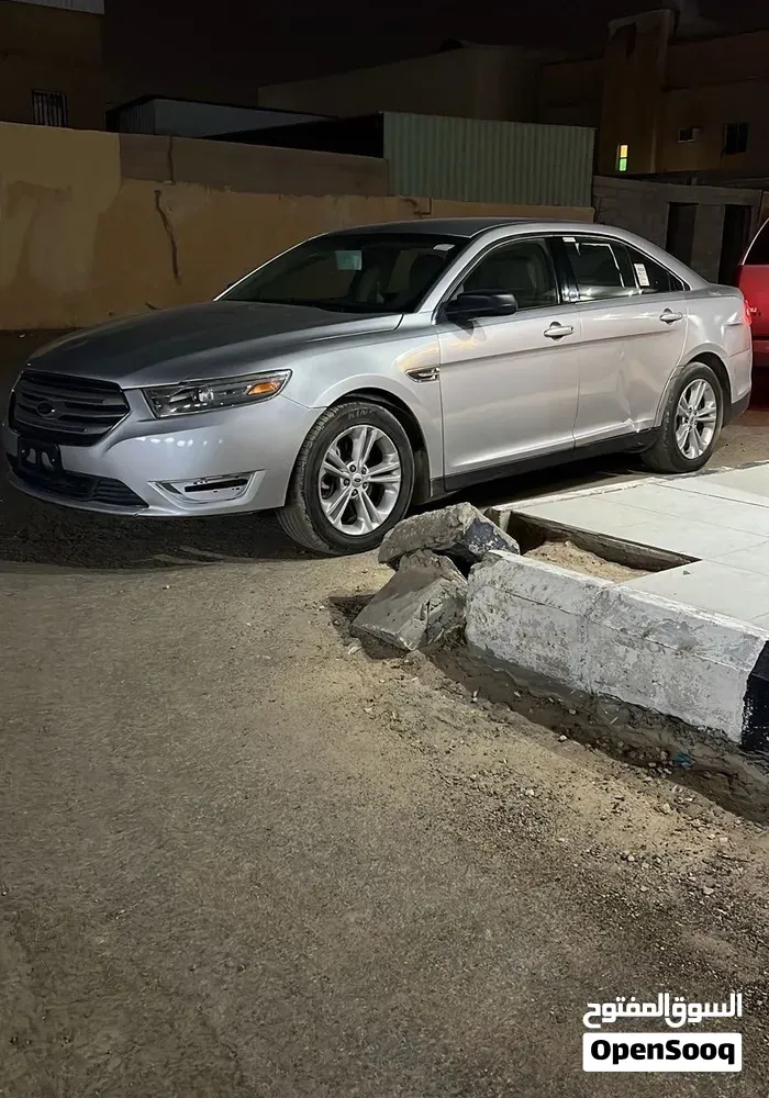 Ford Taurus 2013 photo 2