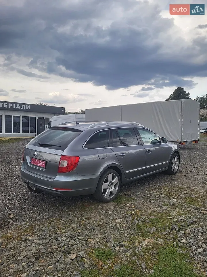 Skoda Superb 2011 photo 4