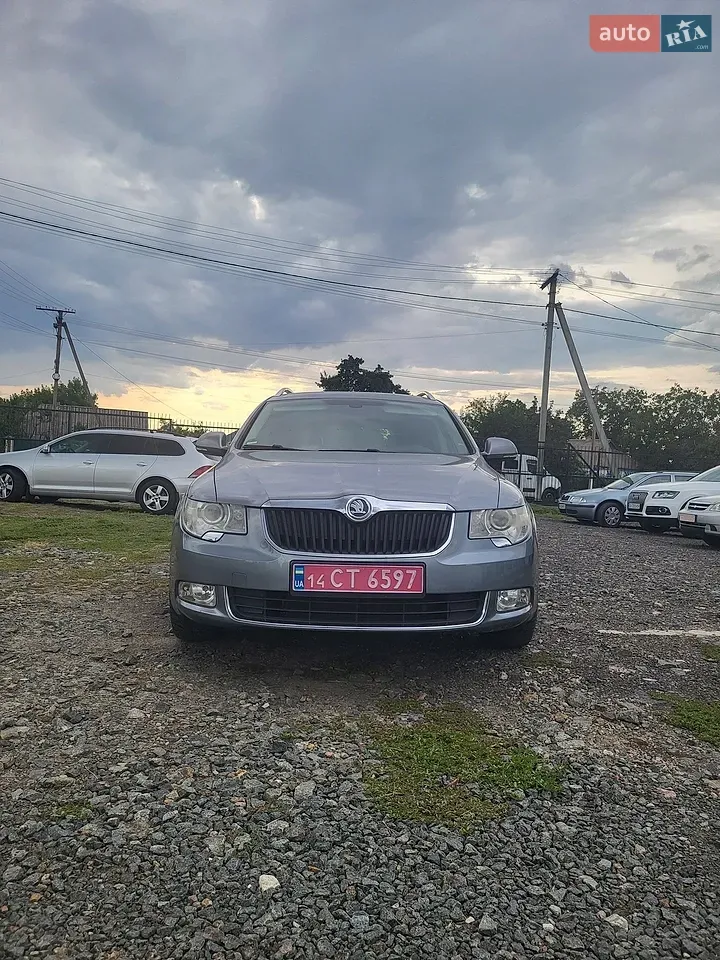 Skoda Superb 2011 photo 2