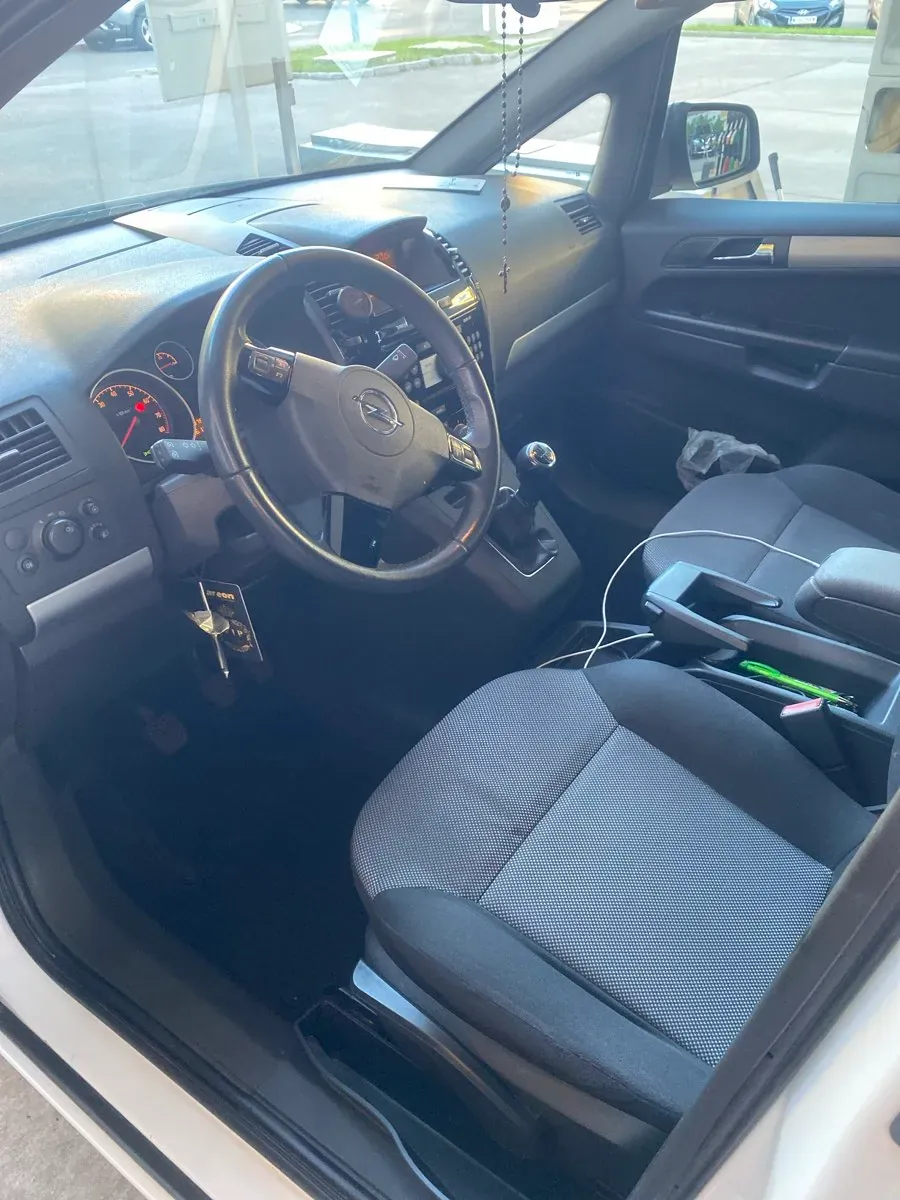 Opel Zafira Tourer 2011 photo 3