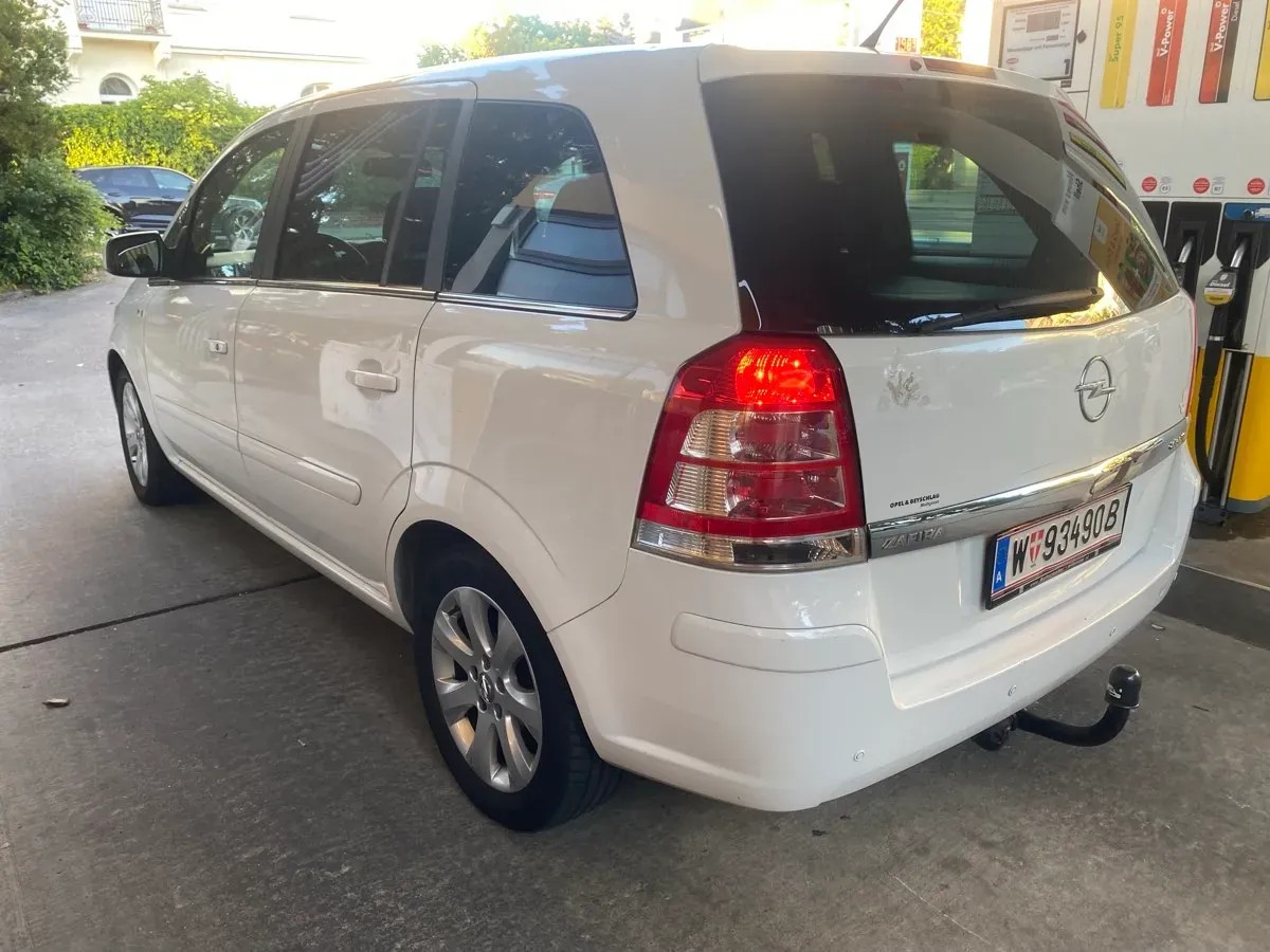 Opel Zafira Tourer 2011 photo 2