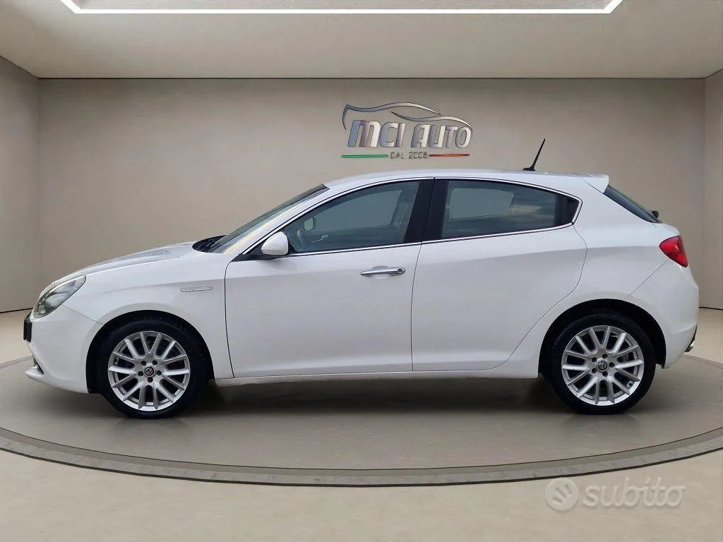 Alfa Romeo Giulietta 2016 photo 2