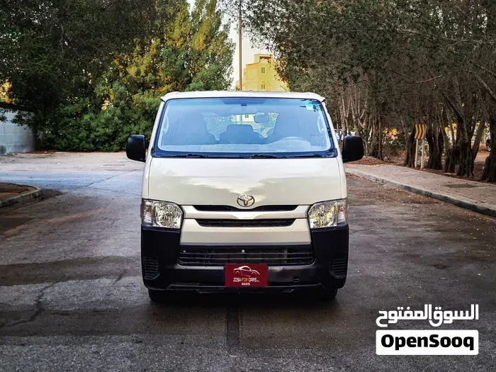 Toyota Hiace 2014 photo 2