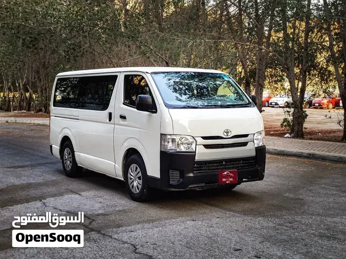 Toyota Hiace 2014 photo 3
