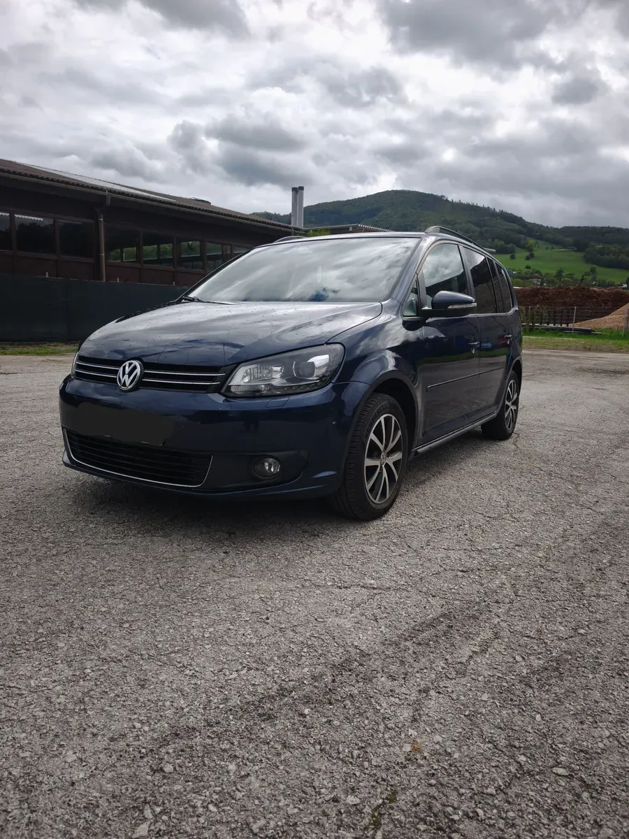 Volkswagen Touran 2015 photo 2