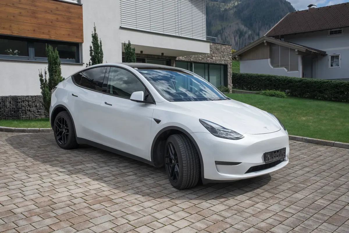 Tesla Model Y 2022 photo 2
