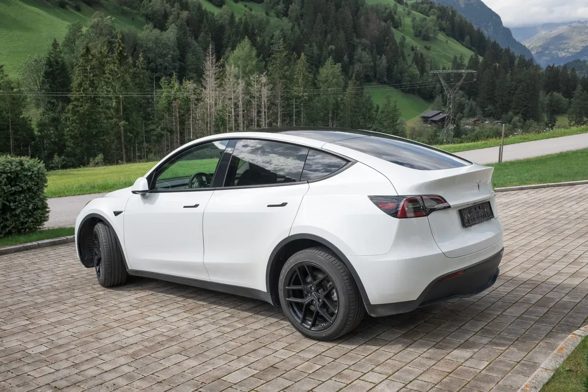 Tesla Model Y 2022 photo 3