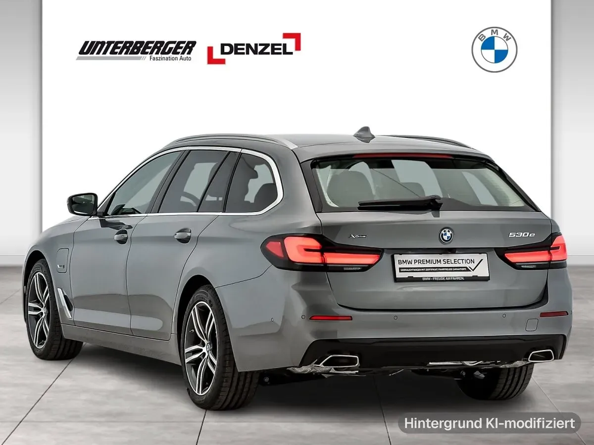 BMW 5 Series 2023 photo 2