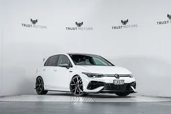 Volkswagen Golf 2024 photo 2