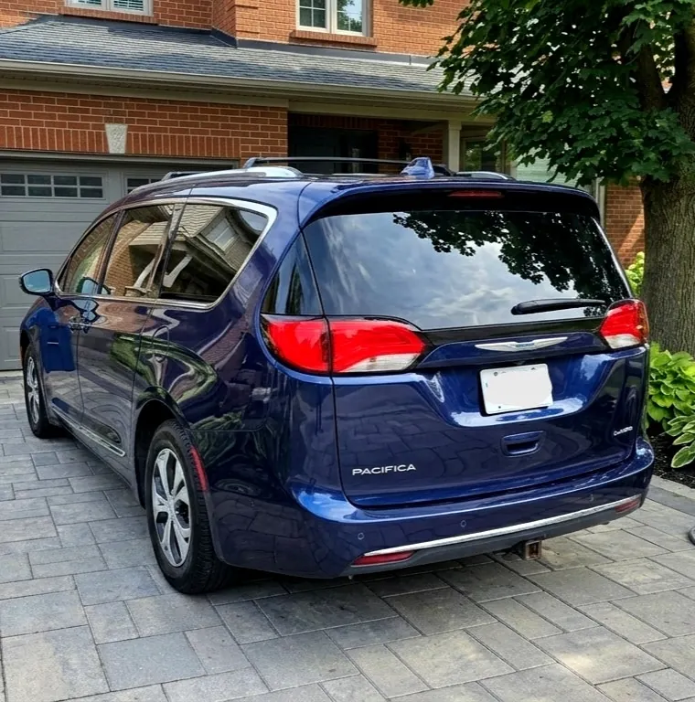 Chrysler Pacifica 2017 photo 2