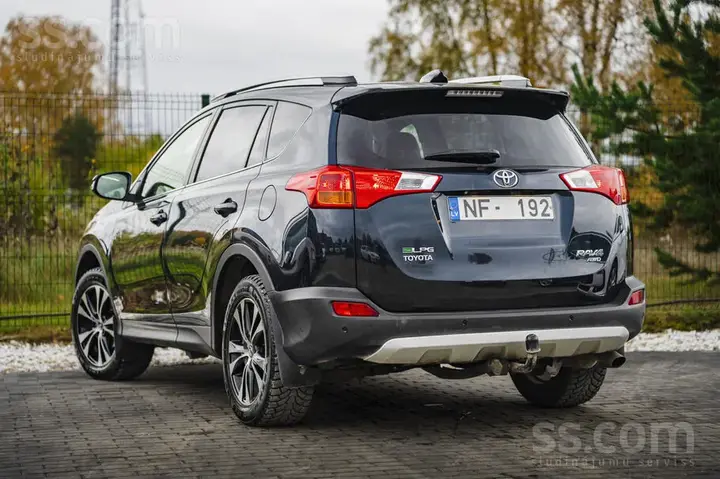 Toyota Rav4 2015 photo 4