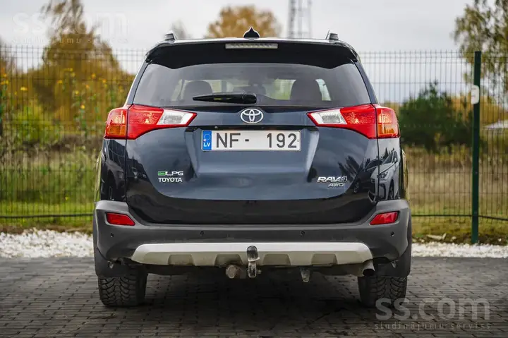 Toyota Rav4 2015 photo 5