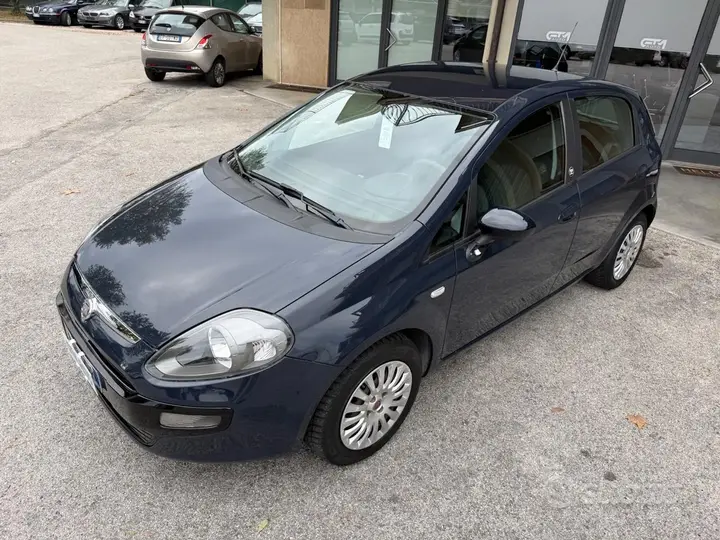 Fiat Punto Evo 2011 photo 2