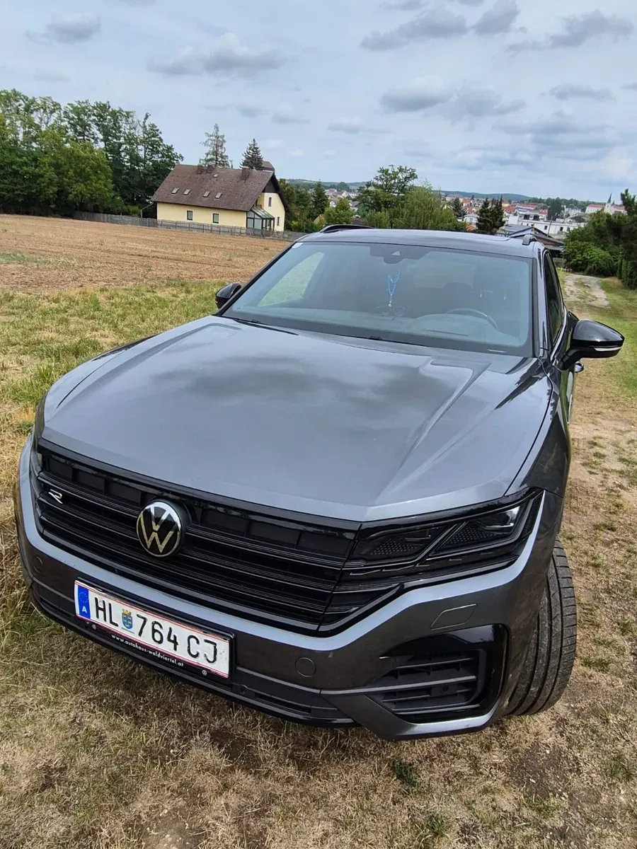 Volkswagen Touareg 2021 photo 2