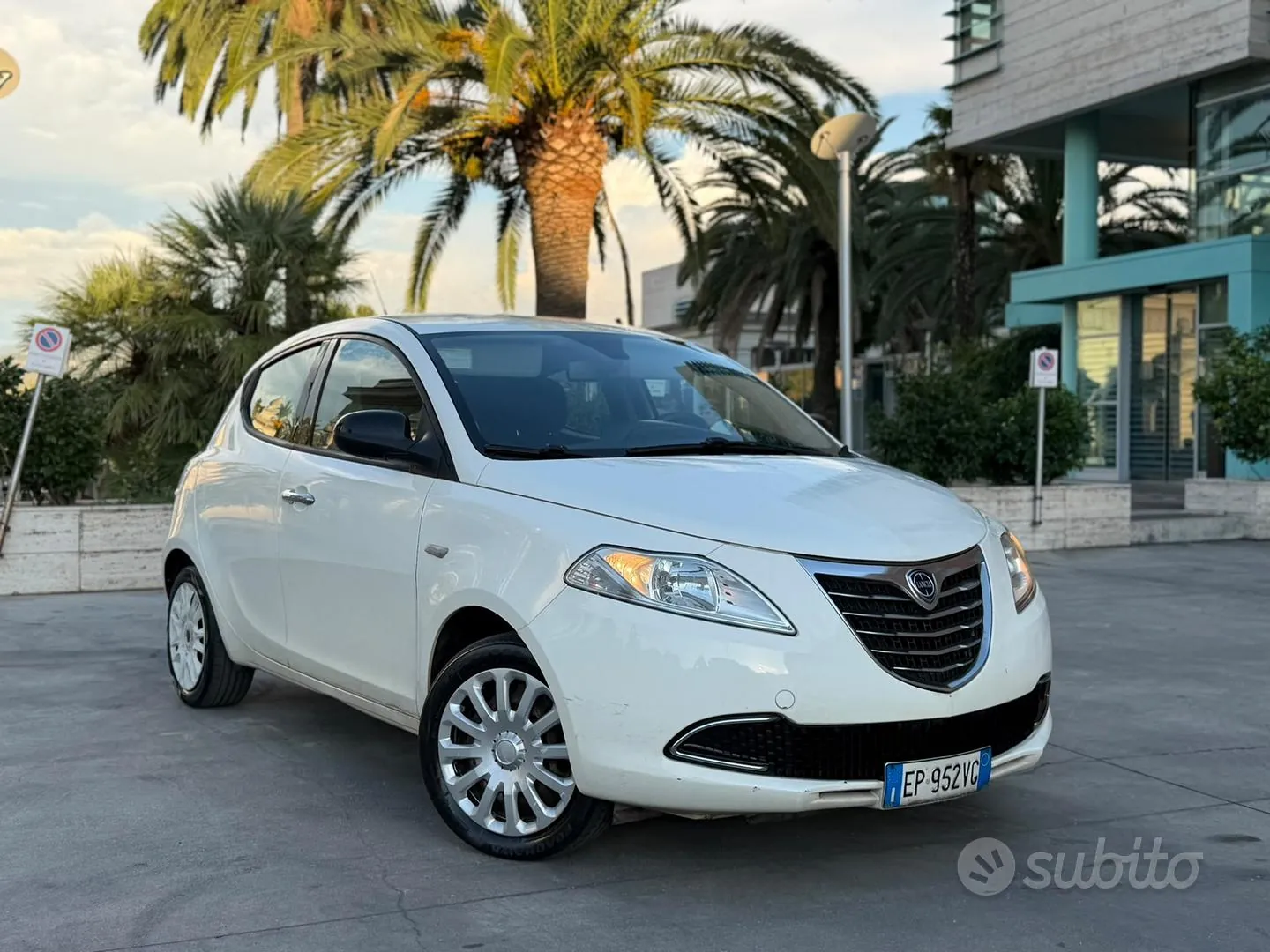 Lancia Ypsilon 2014 photo 2