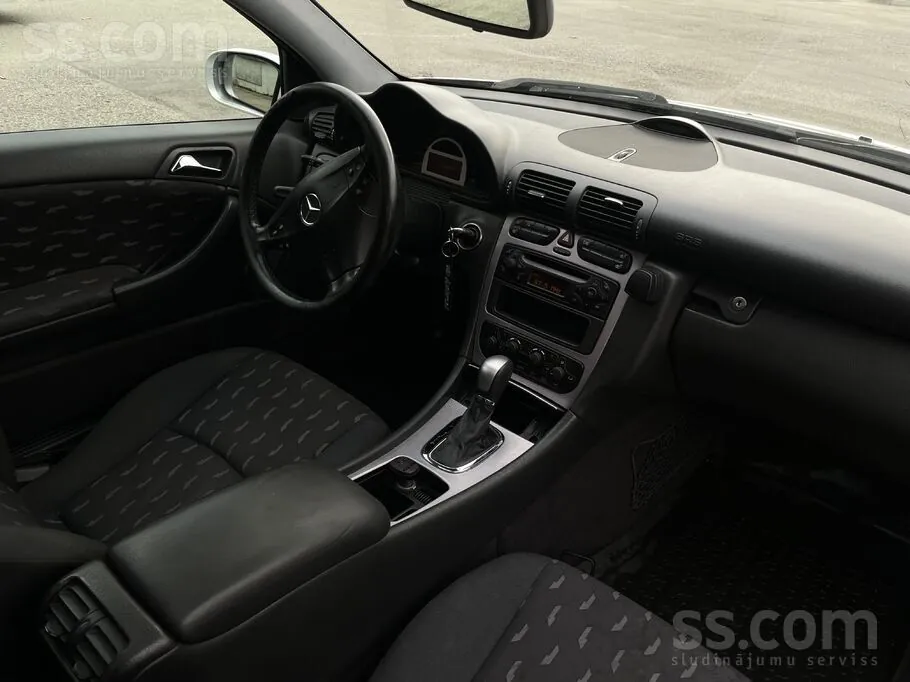 Mercedes-Benz C220 2003 photo 5