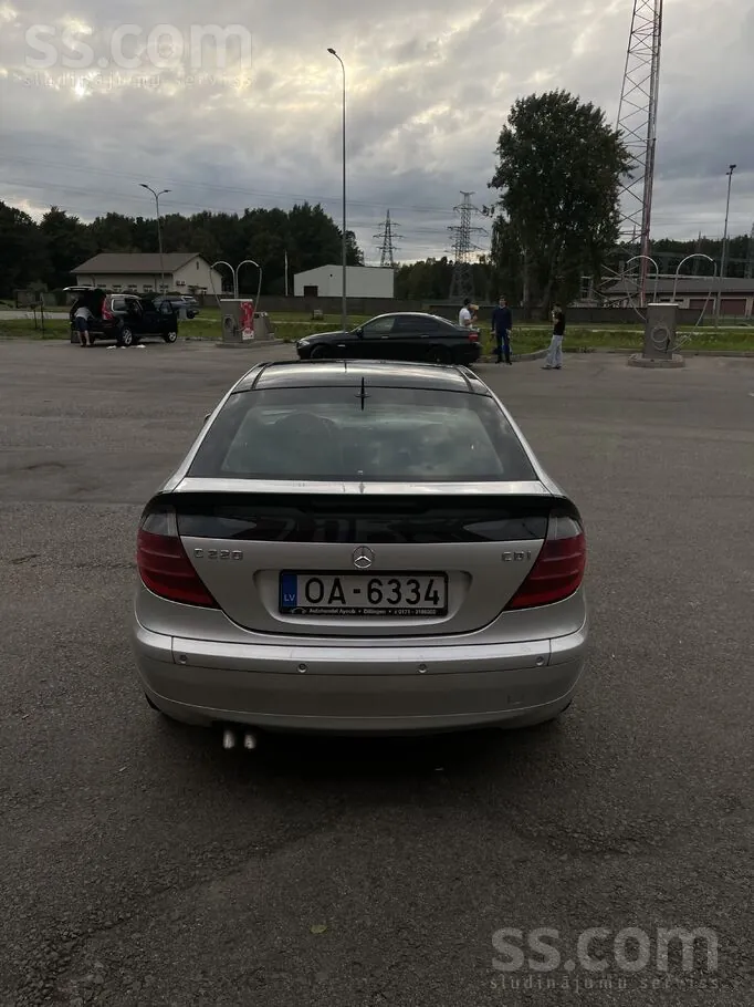 Mercedes-Benz C220 2003 photo 4