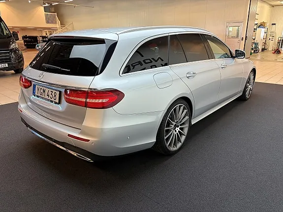 Mercedes-Benz E220 2017 photo 4