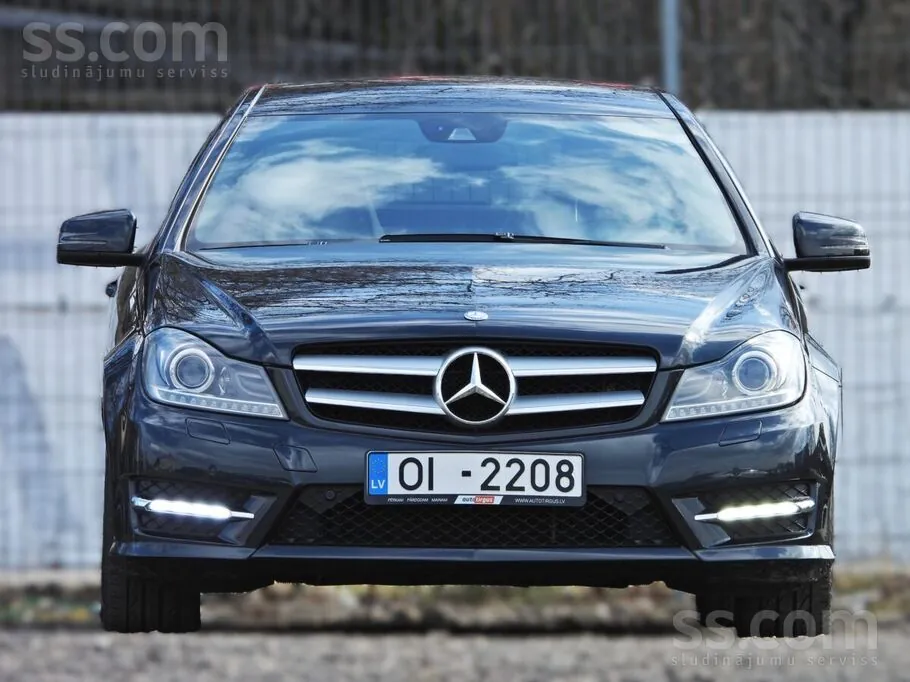 Mercedes-Benz C350 2012 photo 2