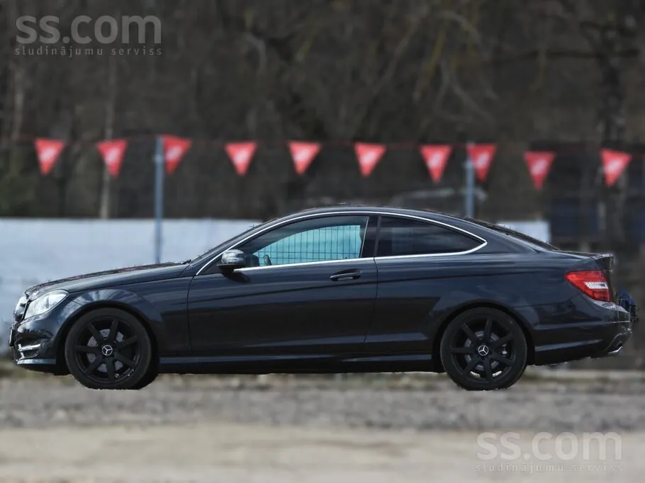 Mercedes-Benz C350 2012 photo 4