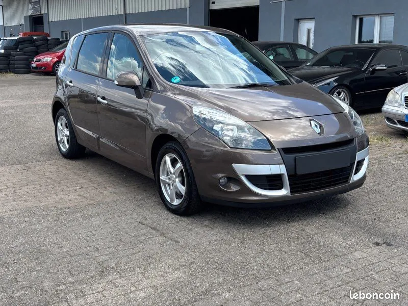 Renault Scenic 2010 photo 2
