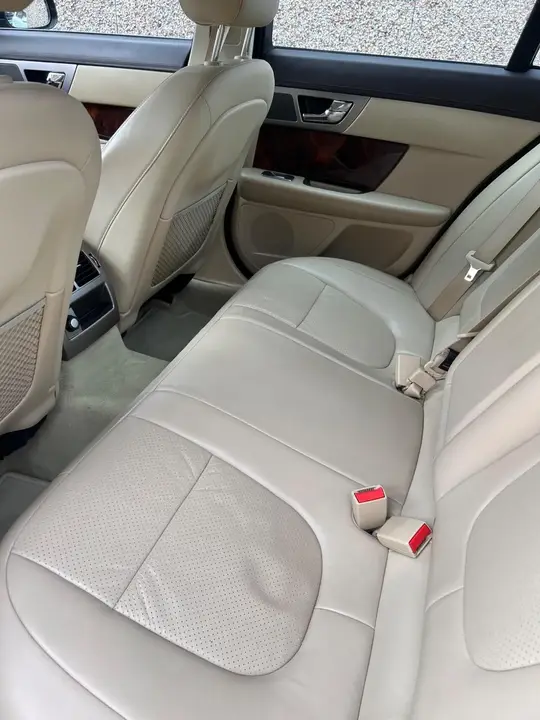 Jaguar Xf 2010 photo 3