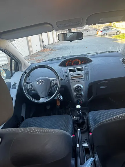 Toyota Yaris 2011 photo 5