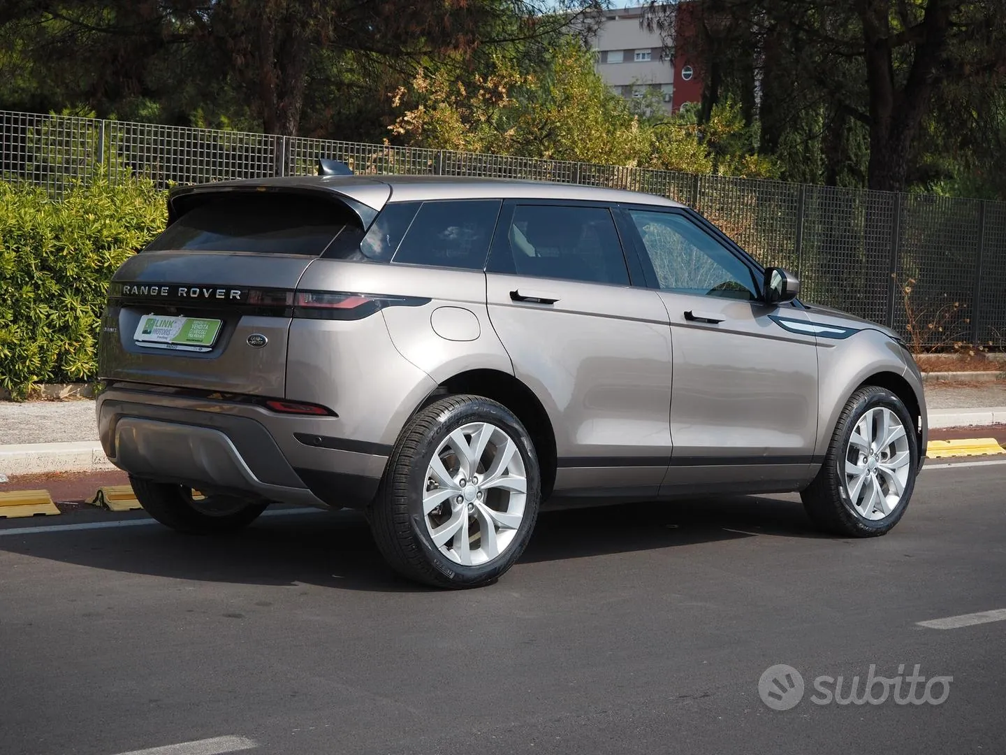 Land Rover Range Rover Evoque 2023 photo 2