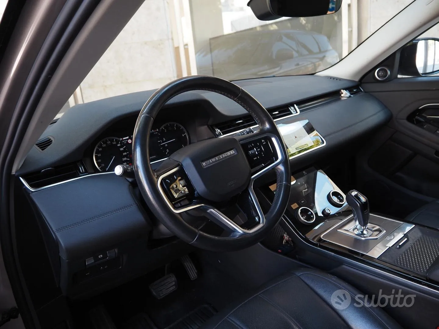 Land Rover Range Rover Evoque 2023 photo 4