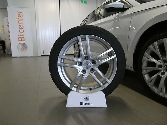 Skoda Superb 2023 photo 2