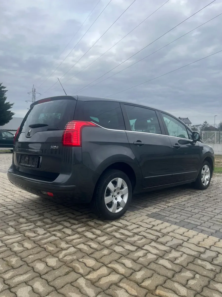 Peugeot 5008 2016 photo 2