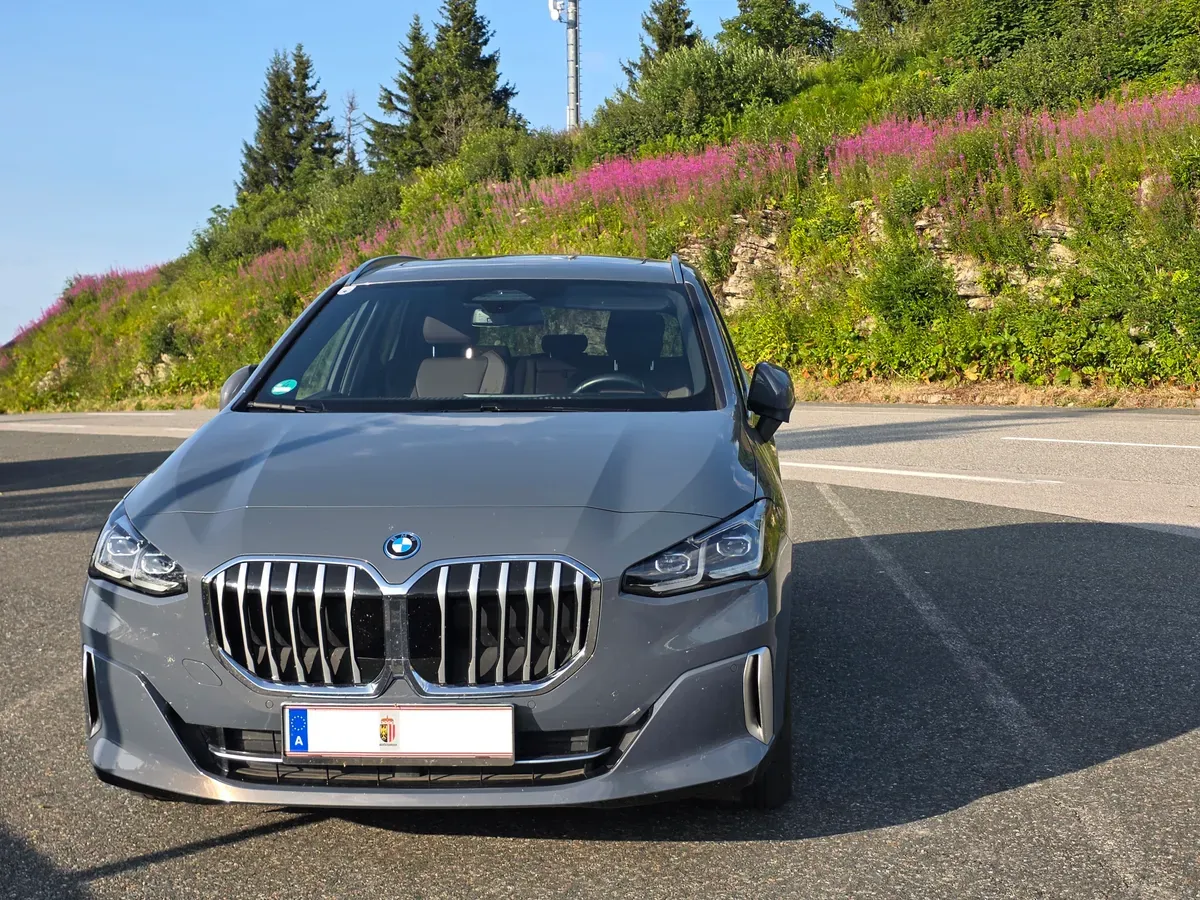 BMW 2 Series 2024 photo 3