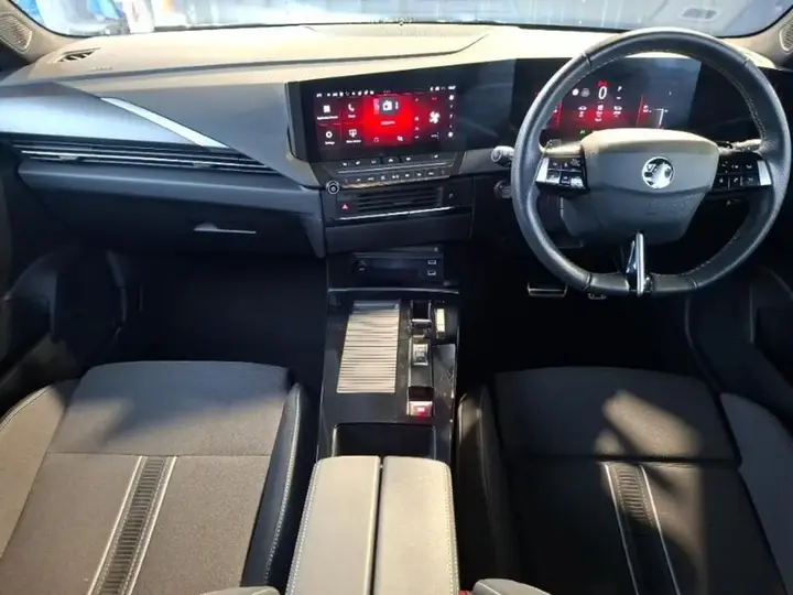 Vauxhall Astra 2025 photo 3