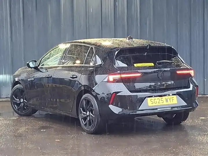 Vauxhall Astra 2025 photo 2