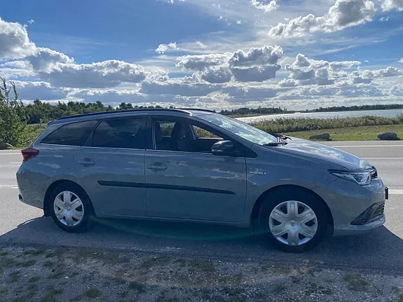 Toyota Auris 2017 photo 2